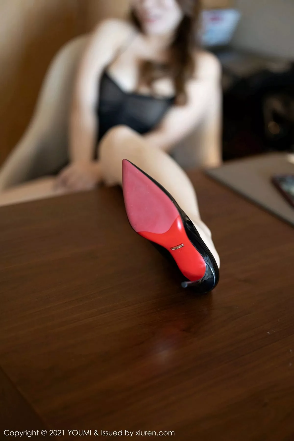 秀人集.com_[YouMi尤蜜荟]Vol.583_女神Egg-尤妮丝厦门旅拍薄透吊带裙配无内肉丝裤袜撩人诱惑写真67P