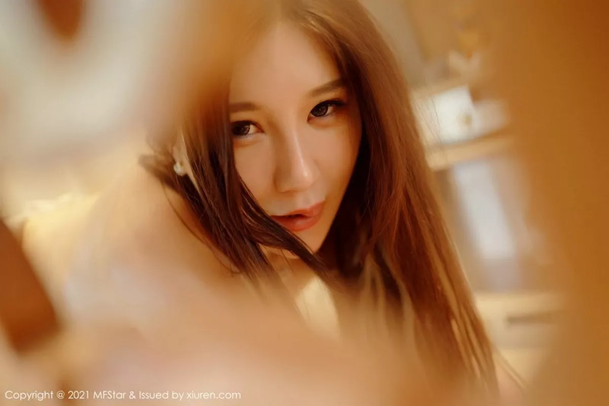 秀人集.com_[MFStar模范学院]Vol.432_嫩模顾桥楠三亚旅拍白色女仆装配白丝吊袜秀丰乳肥臀诱惑写真46P