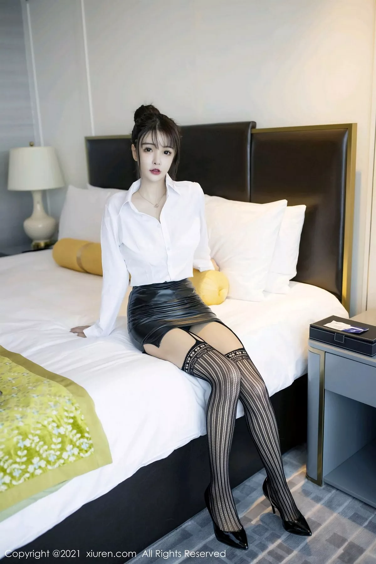 秀人集.com_[XiuRen秀人网]No.2976_嫩模南初妹妹经典秘书职业装主题白衬衣配黑短裙秀美腿诱惑写真53P