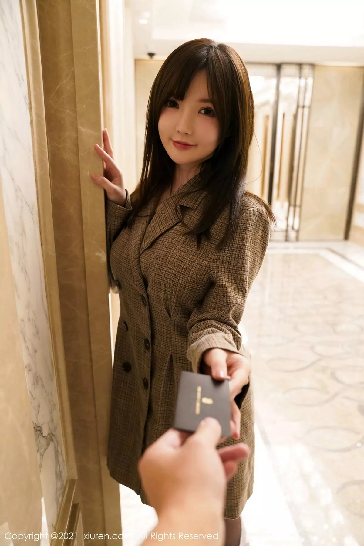 秀人集.com_[XiuRen秀人网]No.2977_女神糯美子Mini澳门旅拍尾随剧情主题黑色情趣内衣秀巨乳诱惑写真62P