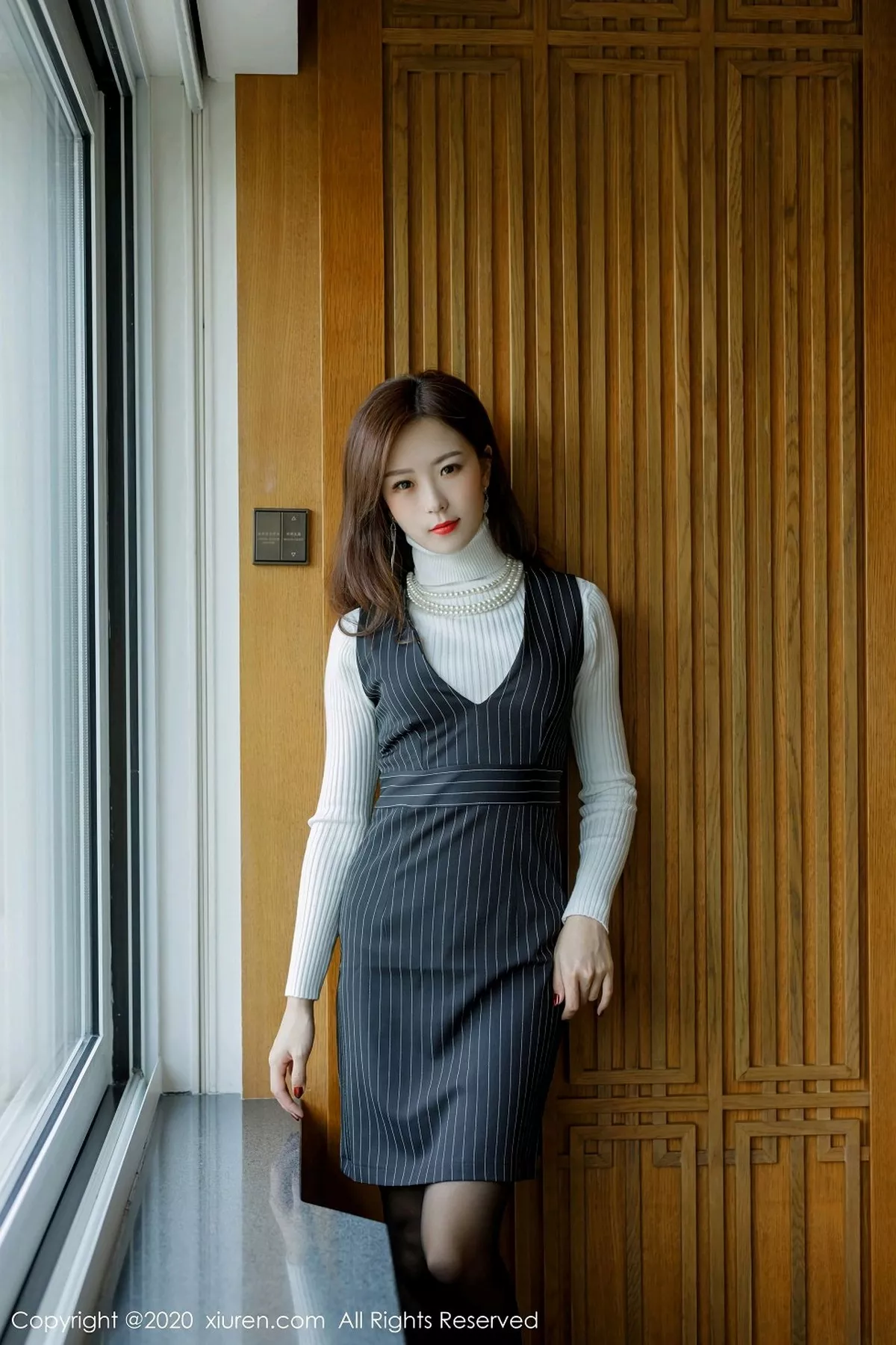 秀人集.com_[XiuRen秀人网]No.2910_嫩模杨紫嫣Cynthia职场女老板主题半脱露开档黑丝裤袜诱惑写真66P