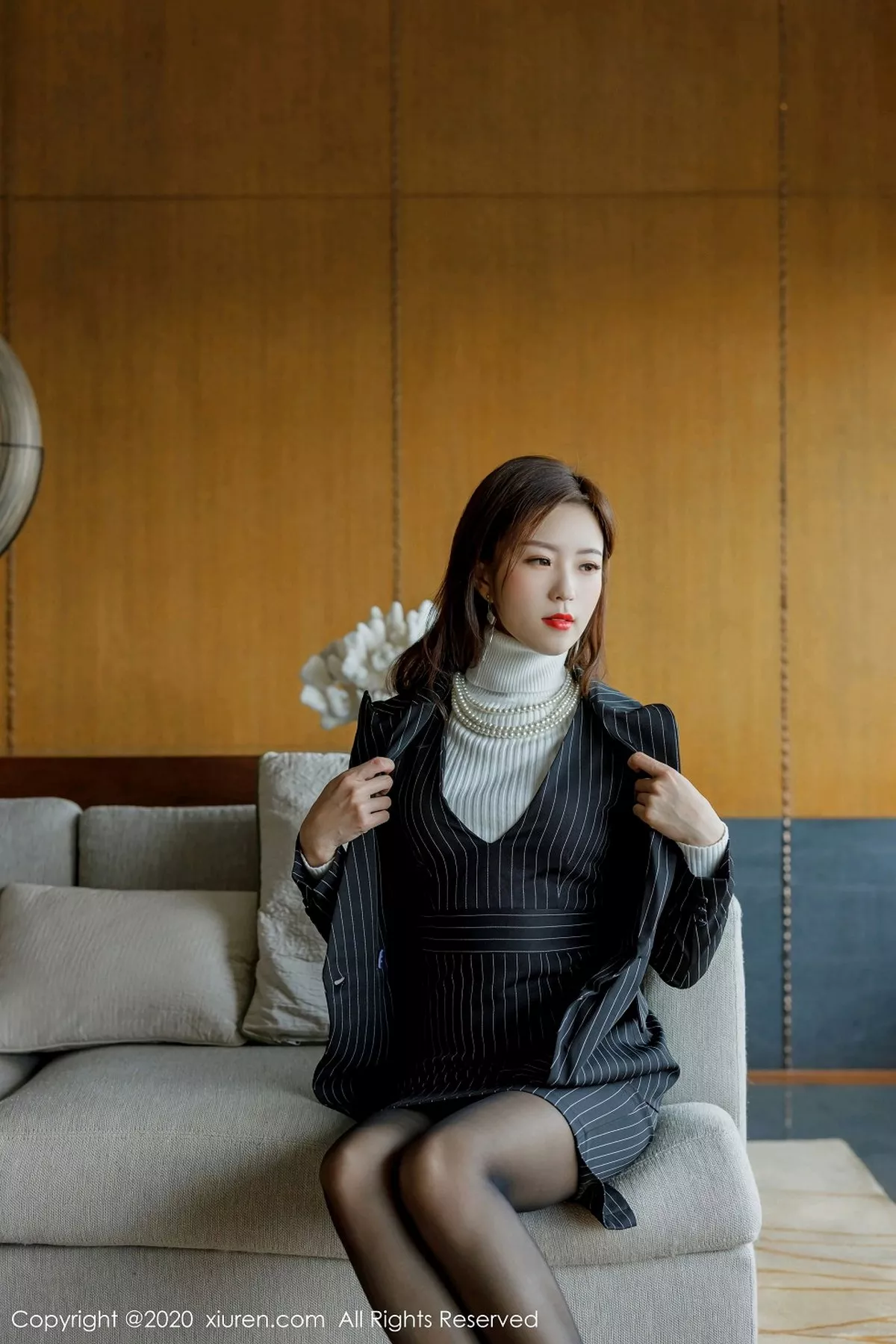 秀人集.com_[XiuRen秀人网]No.2910_嫩模杨紫嫣Cynthia职场女老板主题半脱露开档黑丝裤袜诱惑写真66P