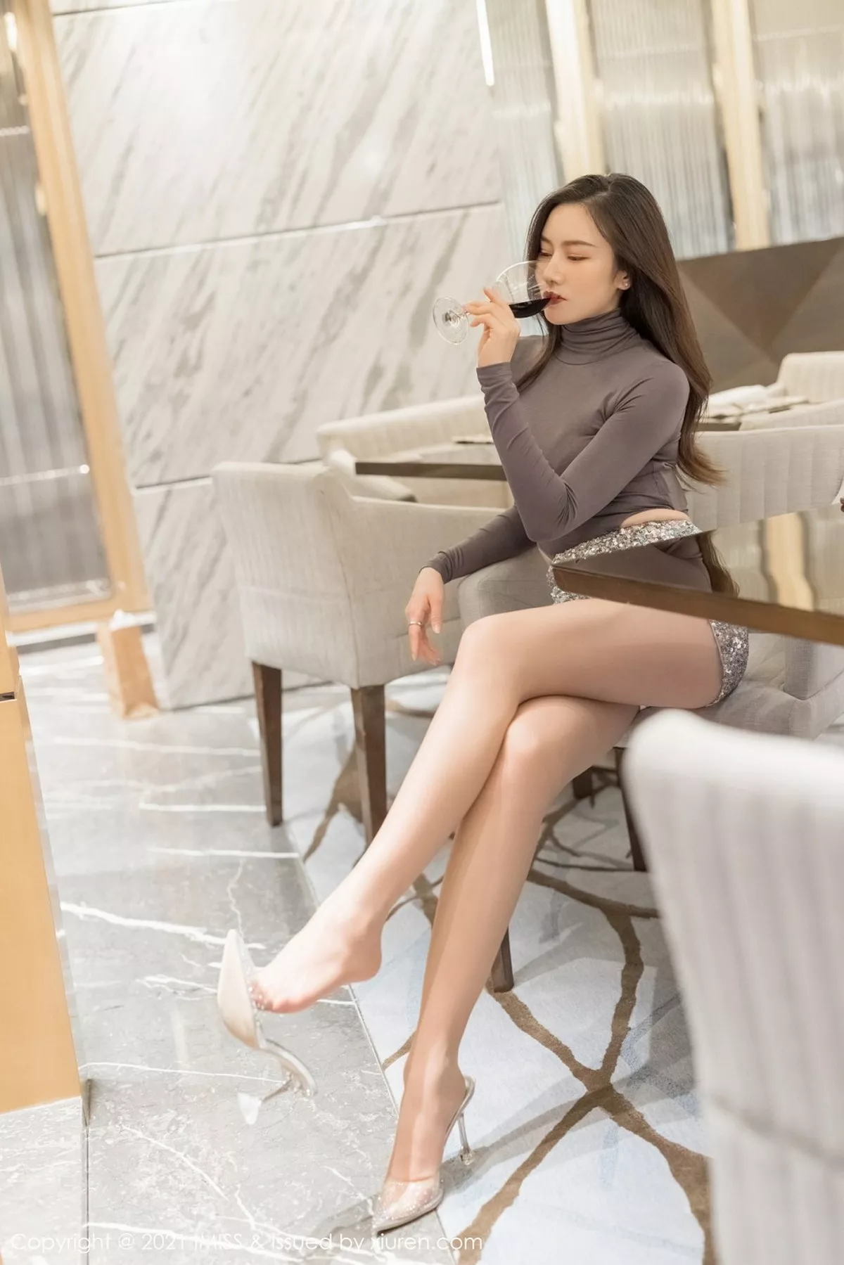 秀人集.com_[IMISS爱蜜社]Vol.540_气质美女Vanessa都市OL典雅服饰露性感内衣秀完美身材写真54P