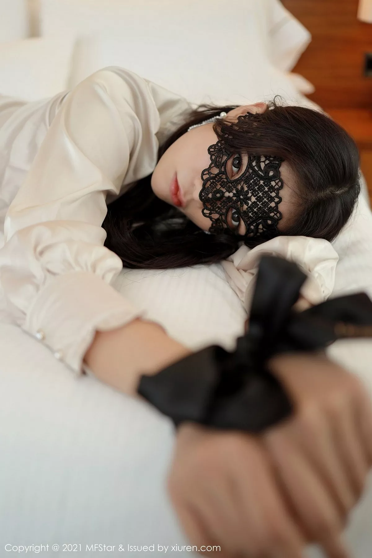 秀人集.com_[MFStar模范学院]Vol.435_嫩模娜比蒙眼与束缚主题性感衬衫配肉丝裤袜诱惑写真59P