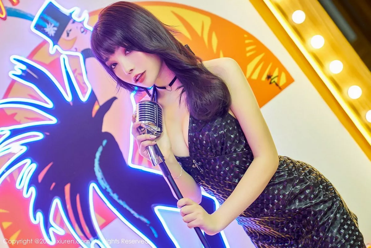 秀人集.com_[XiuRen秀人网]No.2986_女神芝芝Booty私房超薄黑丝裤袜配丁字裤秀翘臀美腿诱惑写真70P