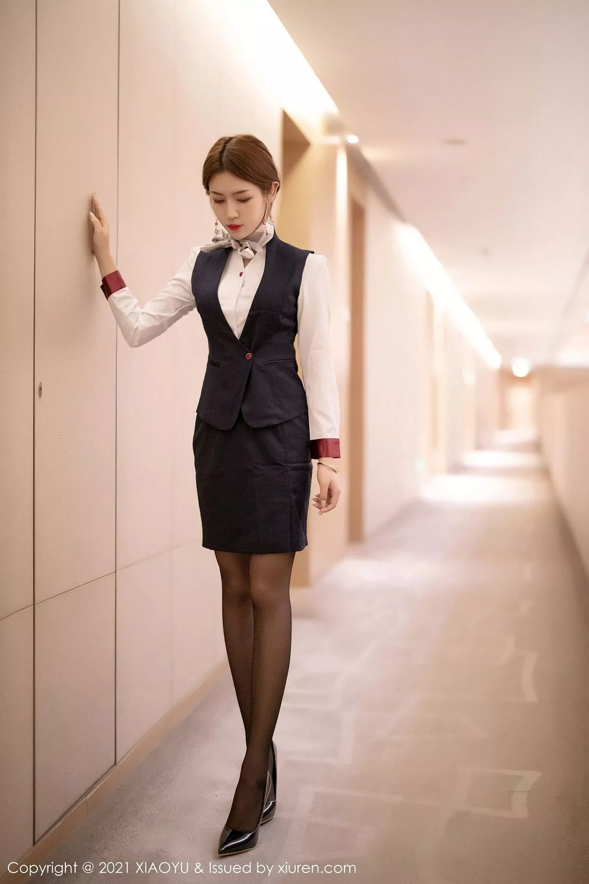 秀人集.com_[XiaoYu画语界]Vol.449_嫩模梦梵经典空乘制服半脱露红色内衣蕾丝吊袜撩人诱惑写真77P