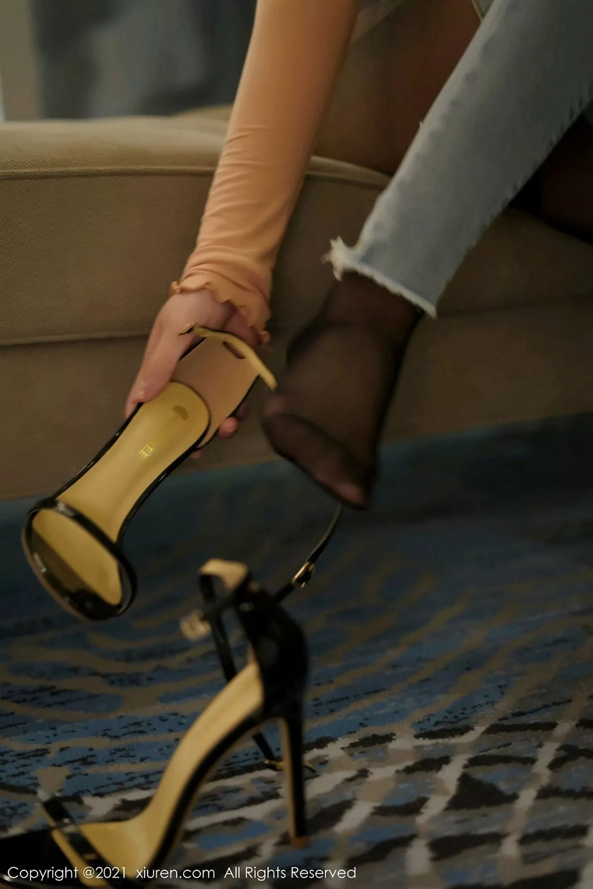 秀人集.com_[XiuRen秀人网]No.2994_嫩模fairy如歌私房紧身内衣主题脱牛仔裤露凹凸身材撩人诱惑写真70P