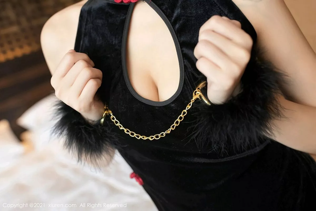 秀人集.com_[XiuRen秀人网]No.2996_嫩模陆萱萱私房情趣旗袍主题半脱露性感美背极致黑丝魅惑写真72P