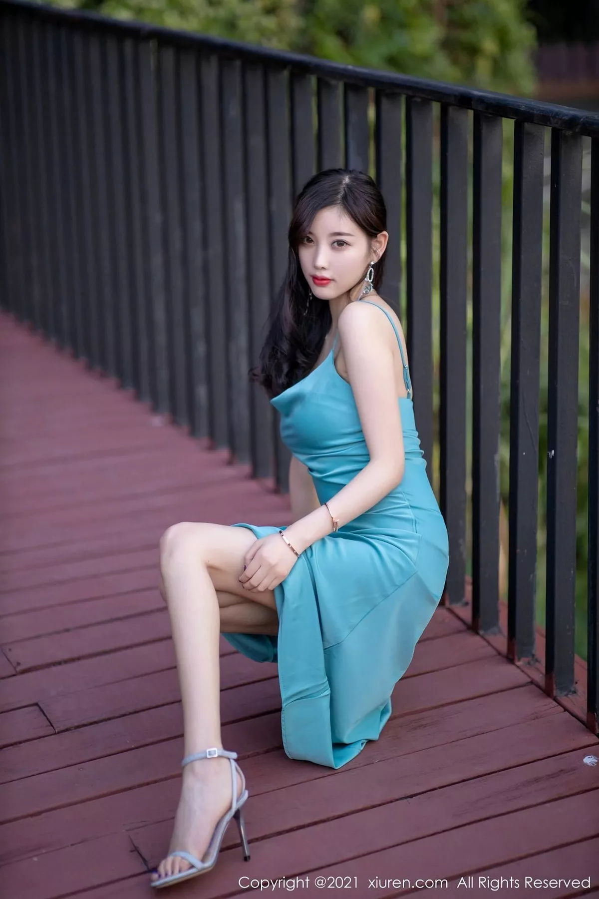 秀人集.com_[XiuRen秀人网]No.2997_女神杨晨晨sugar私房典雅吊裙配蕾丝腿袜半撩秀翘臀诱惑写真67P