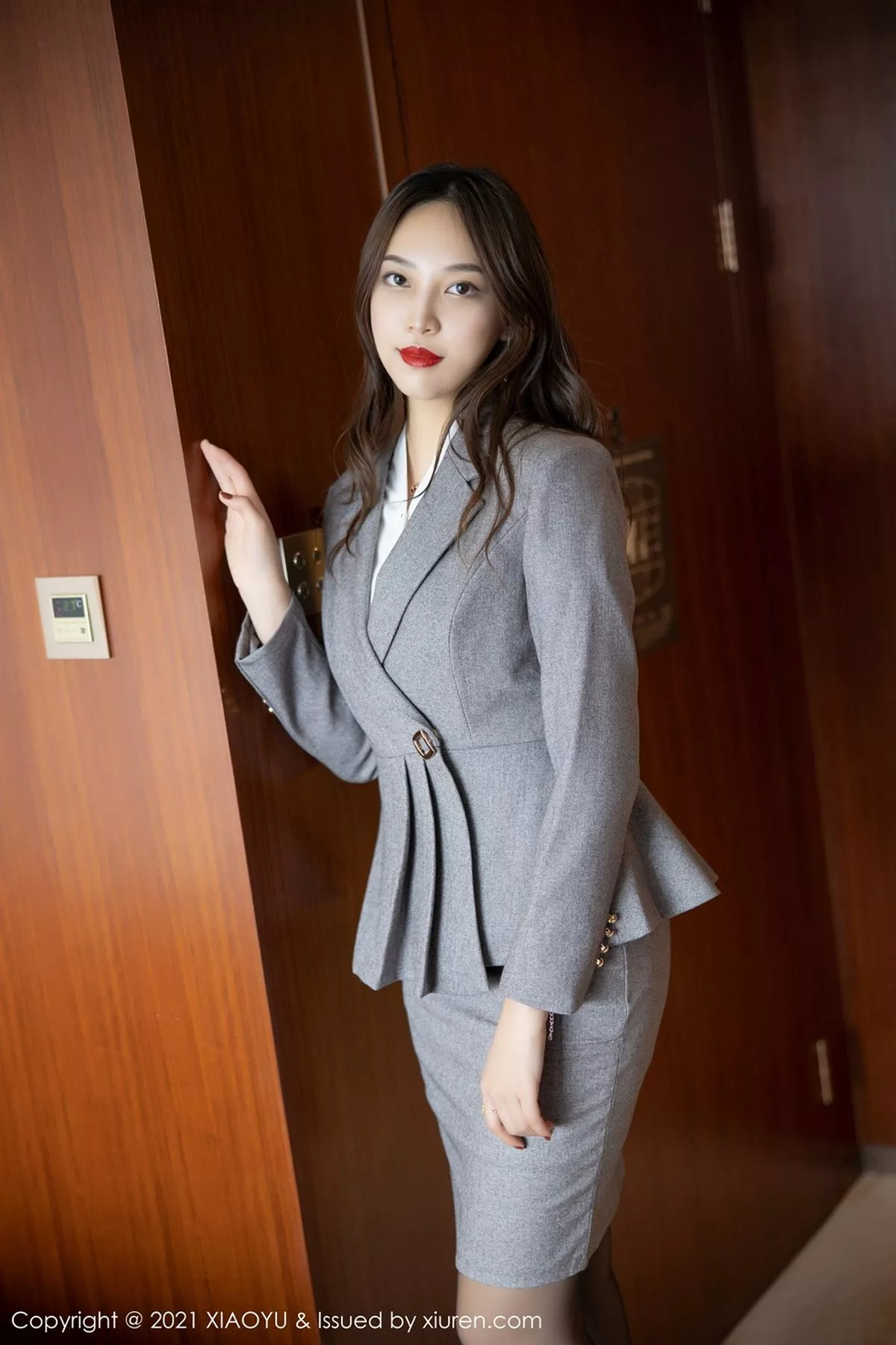 秀人集.com_[XiaoYu画语界]Vol.450_嫩模郑颖姗经典职场制服主题黑色蕾丝吊袜秀翘臀诱惑写真90P