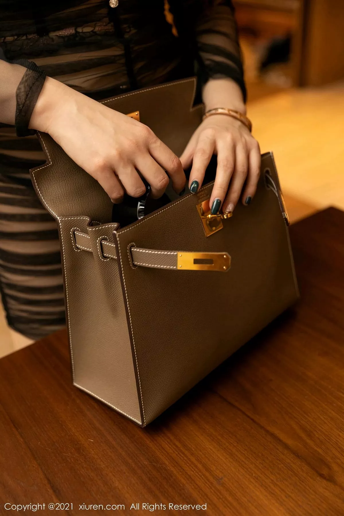 秀人集.com_[XiuRen秀人网]No.3006_女神Egg_尤妮丝居家女友主题开档肉丝裤袜秀丰胸肥臀诱惑写真66P