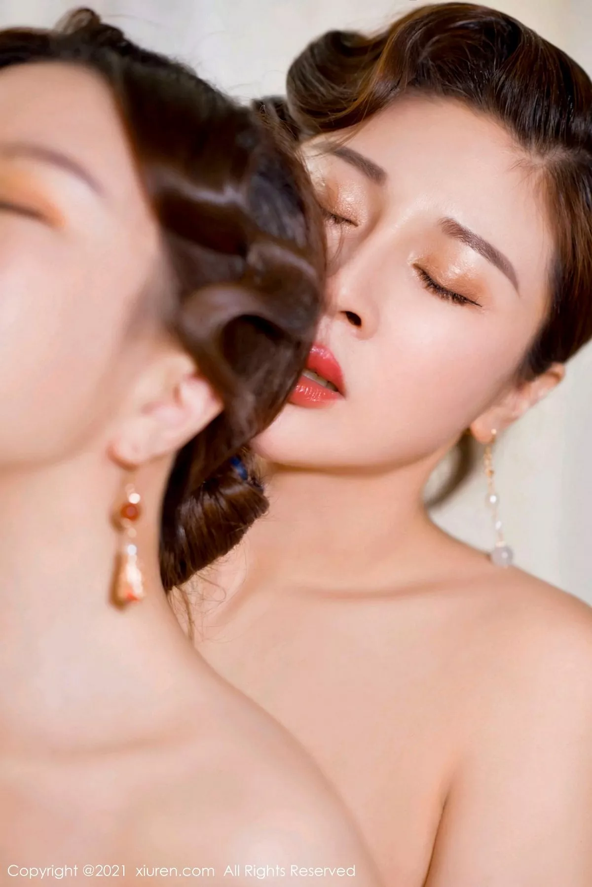 秀人集.com_[XiuRen秀人网]No.3003_嫩模Lucky沈欢欣性感姐妹花双人拉拉合集撩人姿势诱惑写真45P