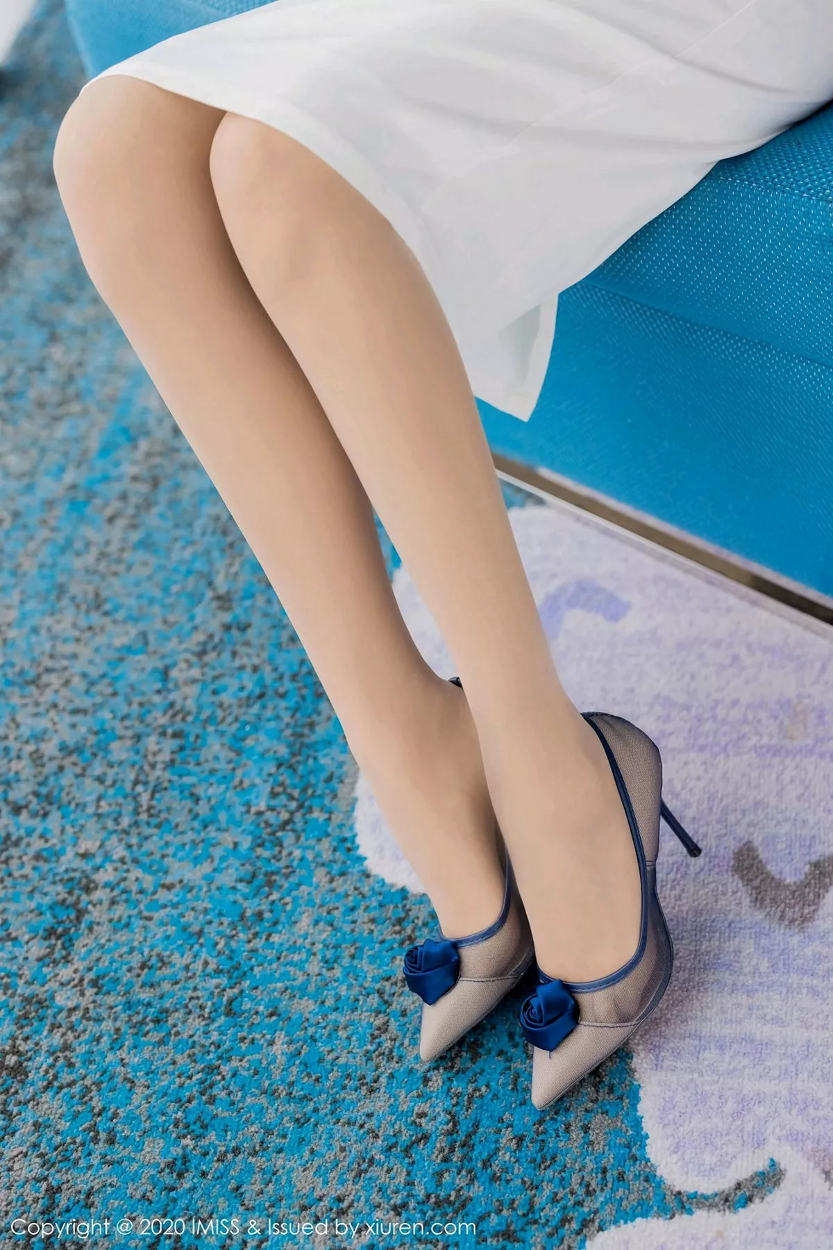 秀人集.com_[IMISS爱蜜社]Vol.537_气质女神Lavinia肉私房沙发上半脱露黑色内衣完美诱惑写真48P