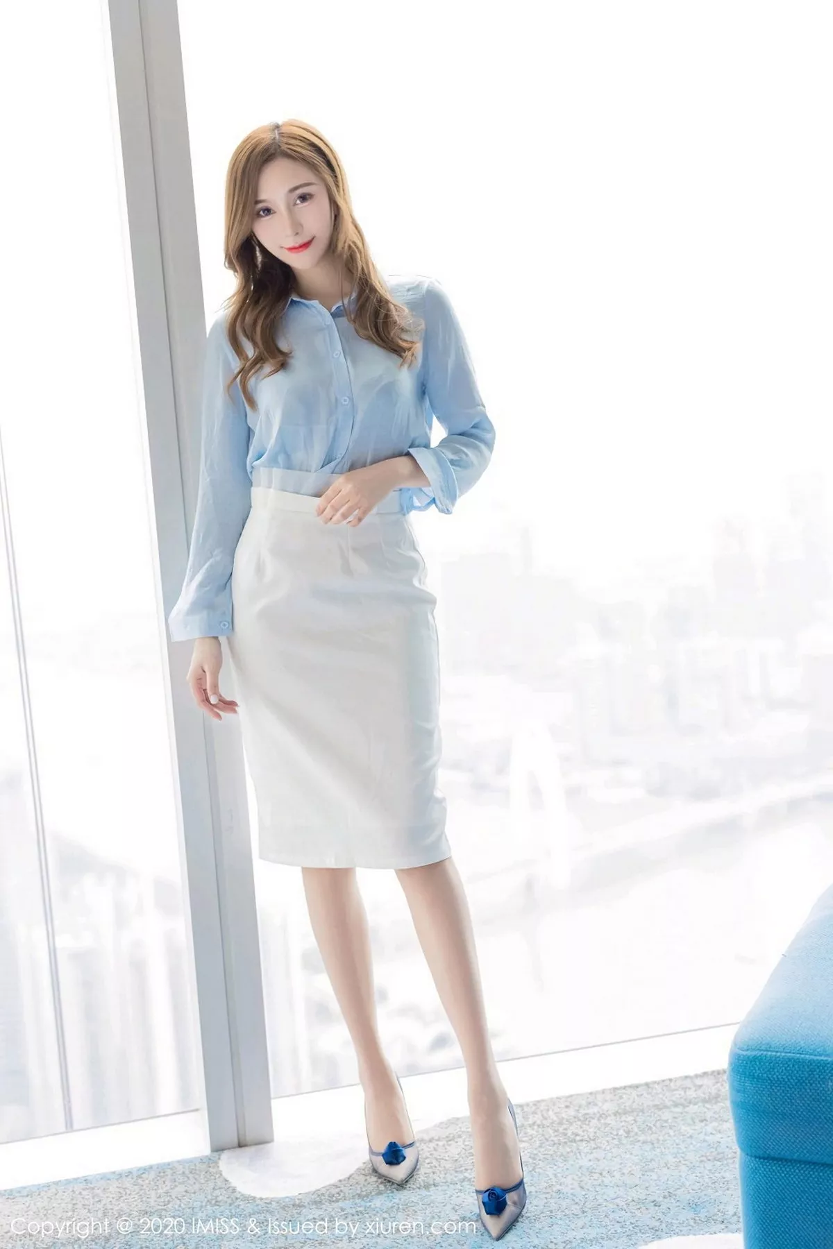 秀人集.com_[IMISS爱蜜社]Vol.537_气质女神Lavinia肉私房沙发上半脱露黑色内衣完美诱惑写真48P