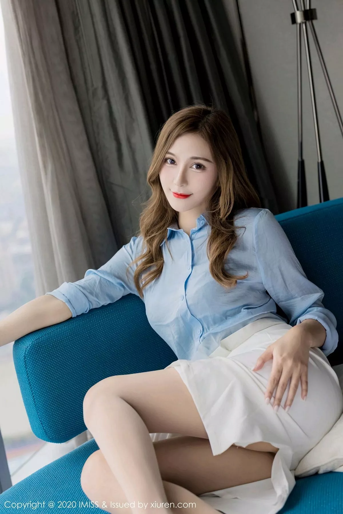 秀人集.com_[IMISS爱蜜社]Vol.537_气质女神Lavinia肉私房沙发上半脱露黑色内衣完美诱惑写真48P