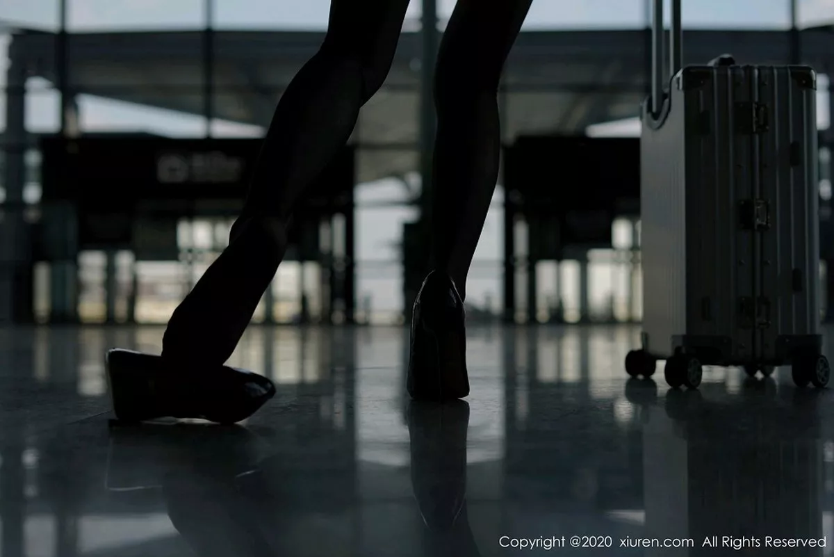 秀人集.com_[XiuRen秀人网]No.2915_女神周于希Sandy空姐真实场景剧情主题红色内衣配黑丝诱惑写真106P