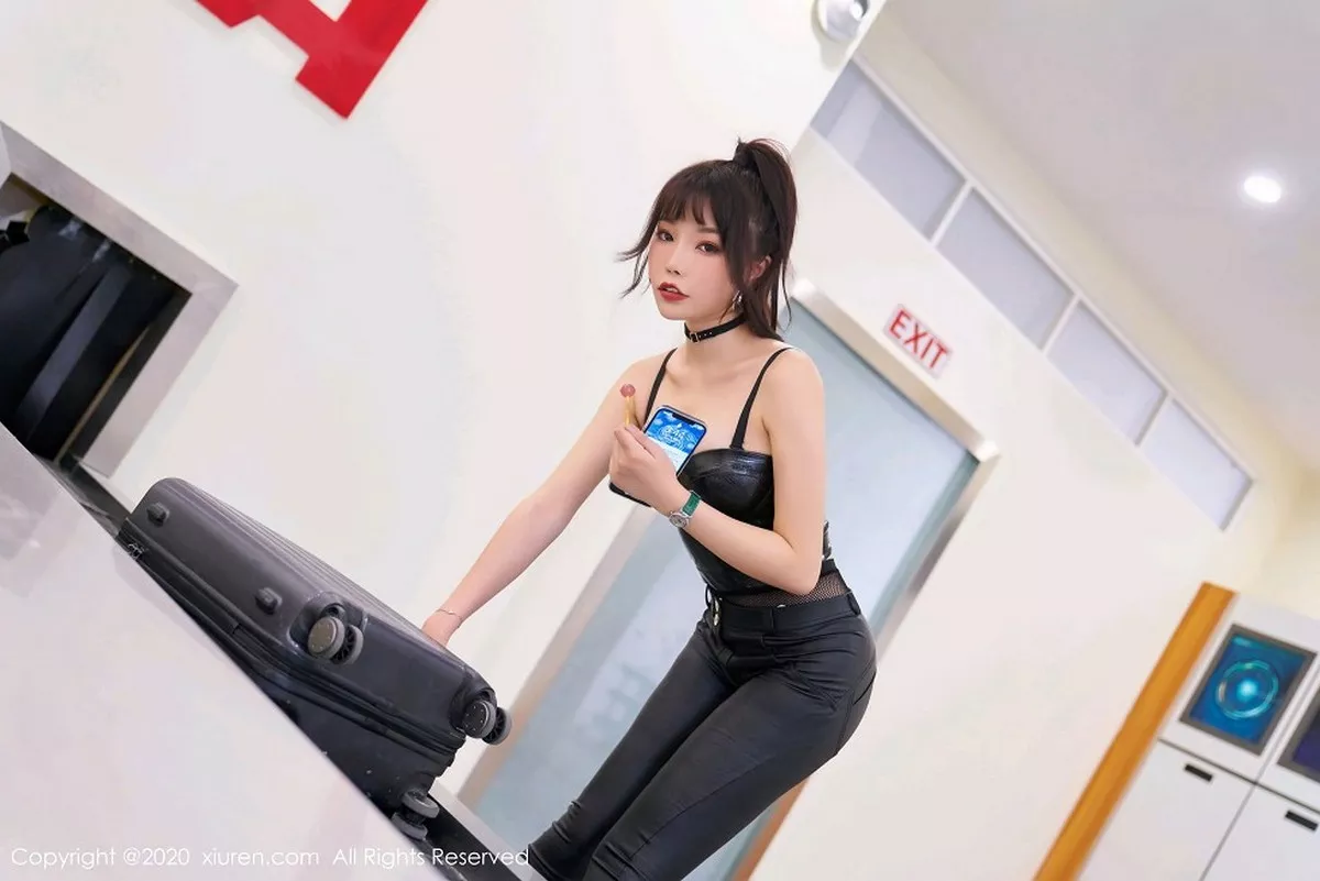 秀人集.com_[XiuRen秀人网]No.2921_女神芝芝Booty狂野皮衣不良少女主题情趣黑丝裤袜撩人诱惑写真70P