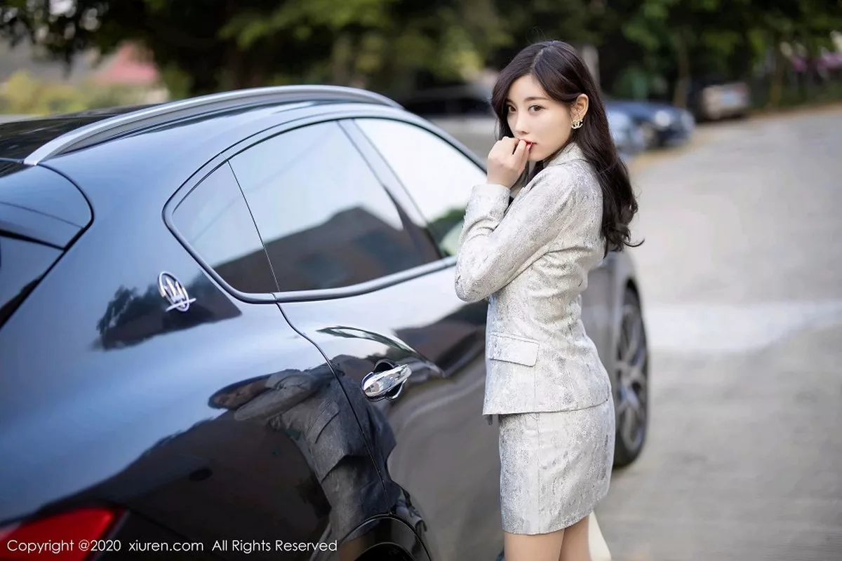 秀人集.com_[XiuRen秀人网]No.2928_女神杨晨晨sugar户外香车美人主题半脱肉丝裤袜秀翘臀诱惑写真80P