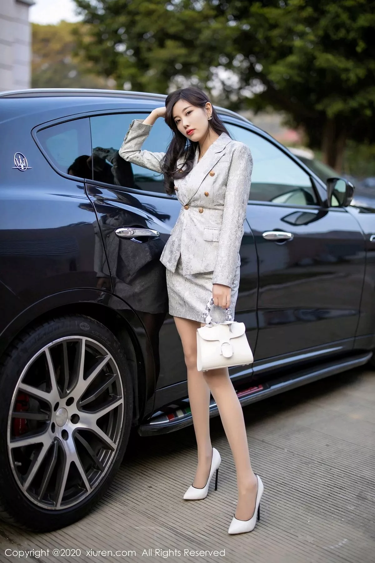 秀人集.com_[XiuRen秀人网]No.2928_女神杨晨晨sugar户外香车美人主题半脱肉丝裤袜秀翘臀诱惑写真80P