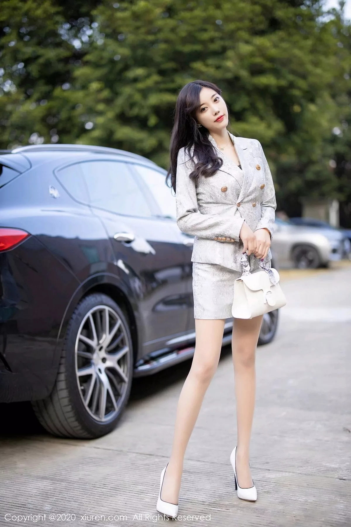 秀人集.com_[XiuRen秀人网]No.2928_女神杨晨晨sugar户外香车美人主题半脱肉丝裤袜秀翘臀诱惑写真80P