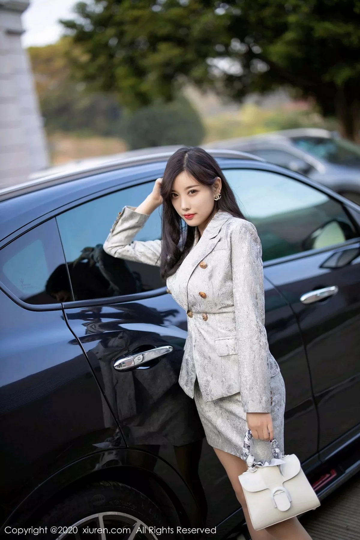 秀人集.com_[XiuRen秀人网]No.2928_女神杨晨晨sugar户外香车美人主题半脱肉丝裤袜秀翘臀诱惑写真80P