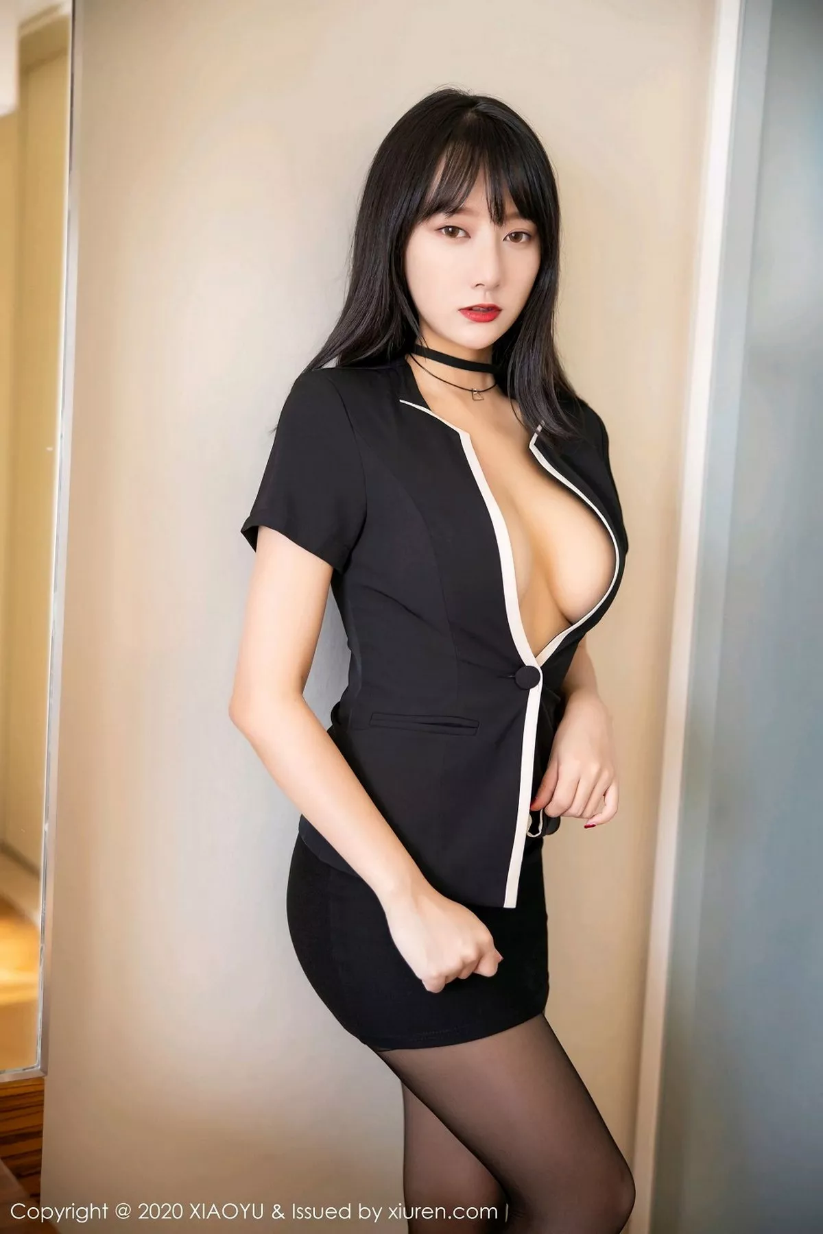 秀人集.com_[XiaoYu画语界]Vol.436_嫩模何嘉颖经典职场制服半脱露豪乳开档黑丝裤袜诱惑写真100P