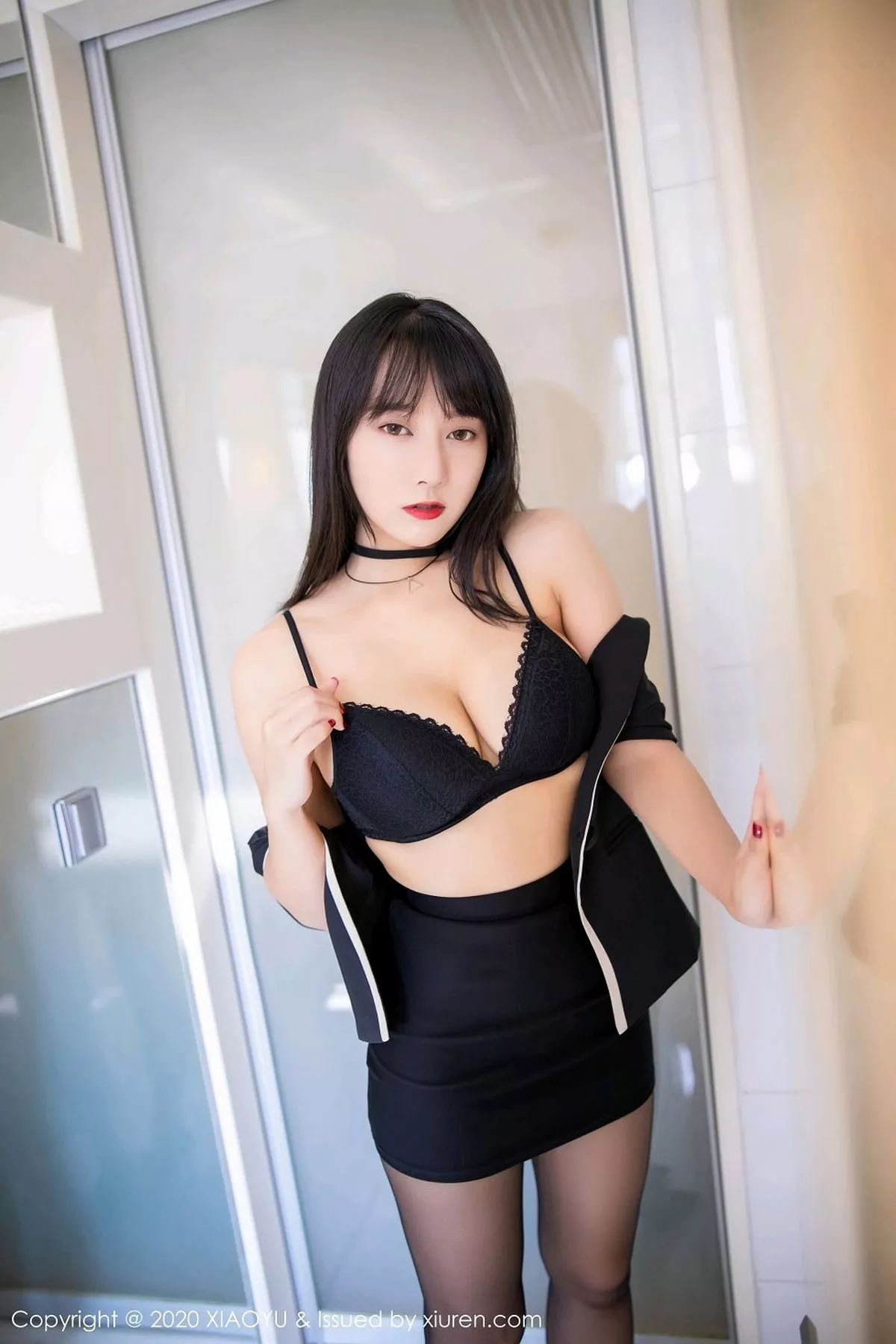 秀人集.com_[XiaoYu画语界]Vol.436_嫩模何嘉颖经典职场制服半脱露豪乳开档黑丝裤袜诱惑写真100P