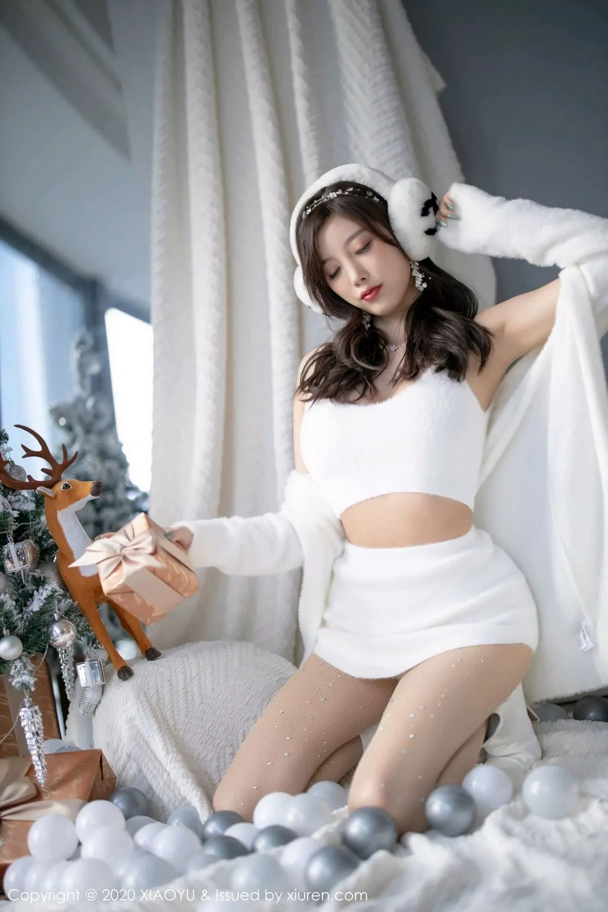 秀人集.com_[XiaoYu画语界]Vol.437_女神杨晨晨sugar圣诞主题白色绒毛内衣配白丝网袜诱惑写真74P