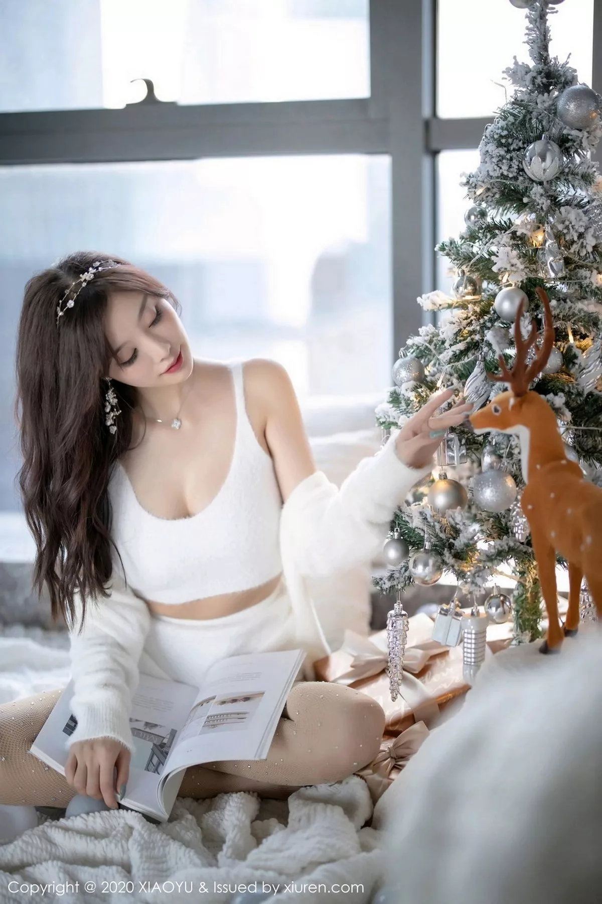 秀人集.com_[XiaoYu画语界]Vol.437_女神杨晨晨sugar圣诞主题白色绒毛内衣配白丝网袜诱惑写真74P