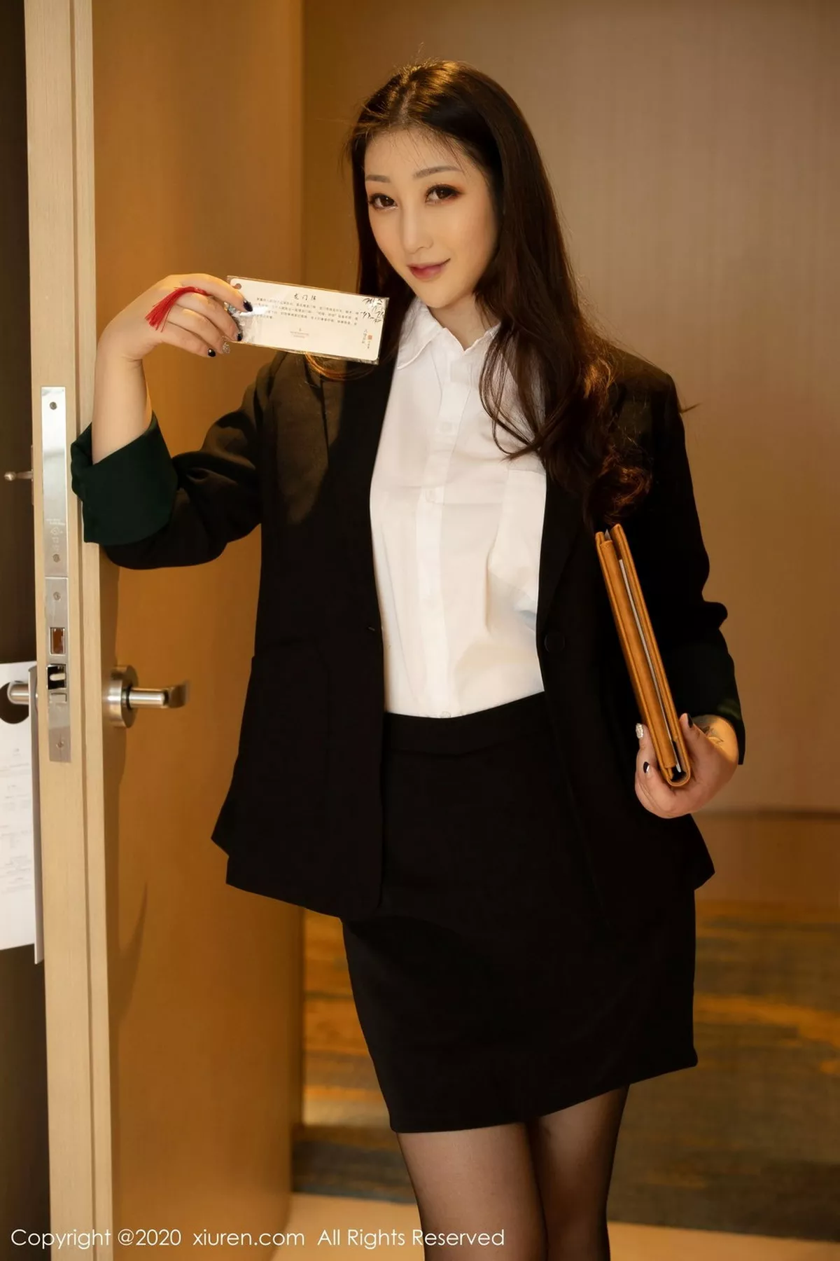 秀人集.com_[XiuRen秀人网]No.2937_女神妲己_Toxic私房褪去黑色职场制服露白嫩豪乳撩人诱惑写真58P