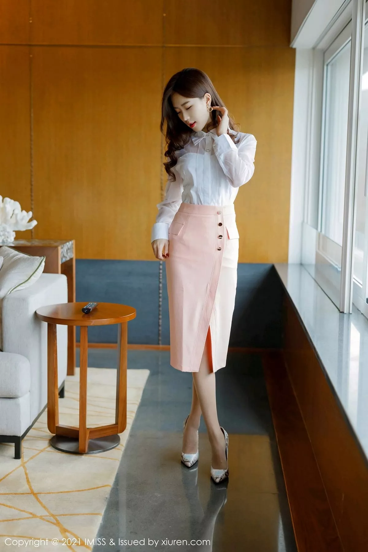 秀人集.com_[IMISS爱蜜社]Vol.544_嫩模杨紫嫣Cynthia经典白衬衣配粉色短裙秀丝袜美腿诱惑写真62P