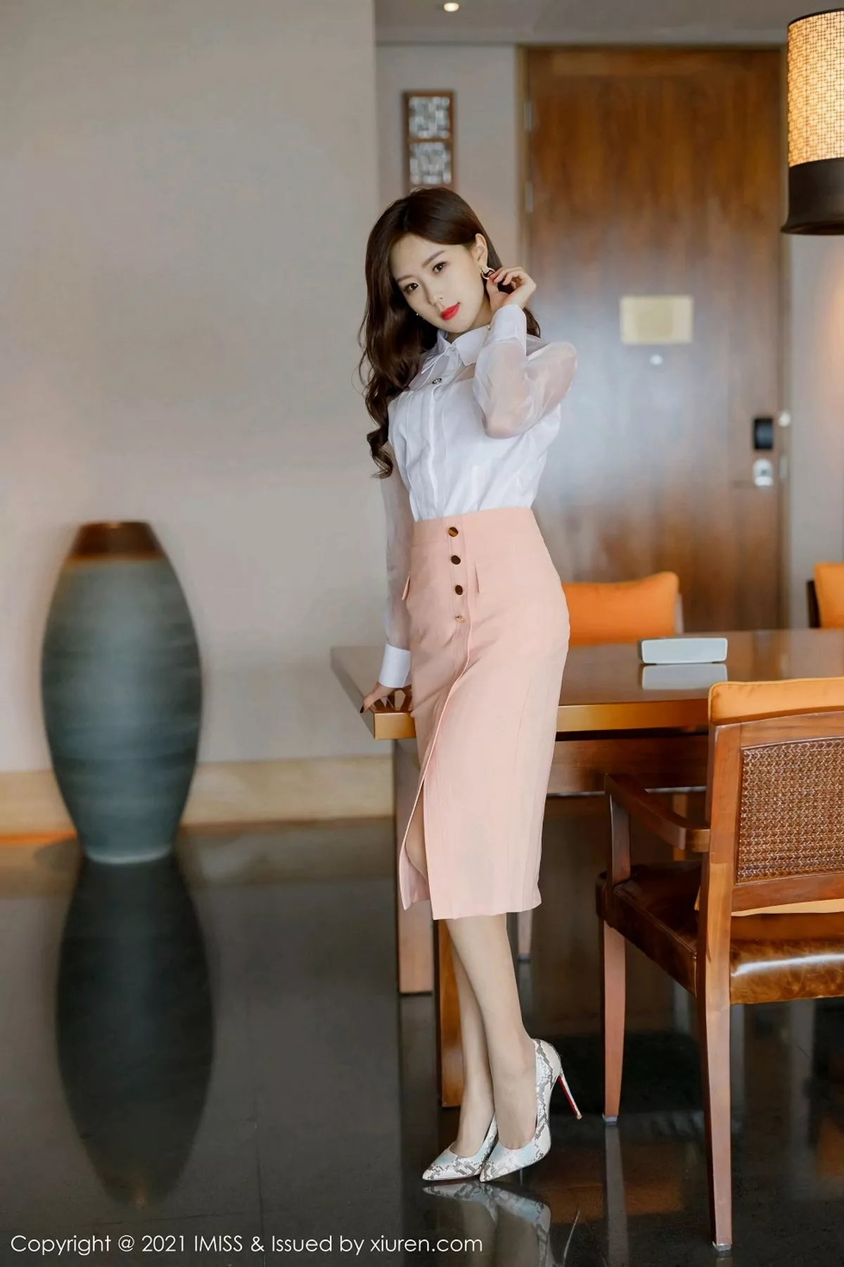 秀人集.com_[IMISS爱蜜社]Vol.544_嫩模杨紫嫣Cynthia经典白衬衣配粉色短裙秀丝袜美腿诱惑写真62P