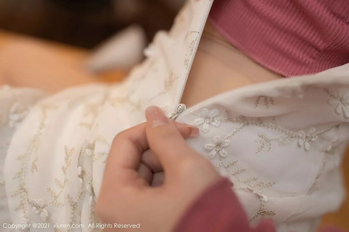 秀人集.com_[XiuRen秀人网]No.3036_嫩模鱼子酱Fish邻居借水主题私房开档肉丝裤袜秀翘臀诱惑写真71P