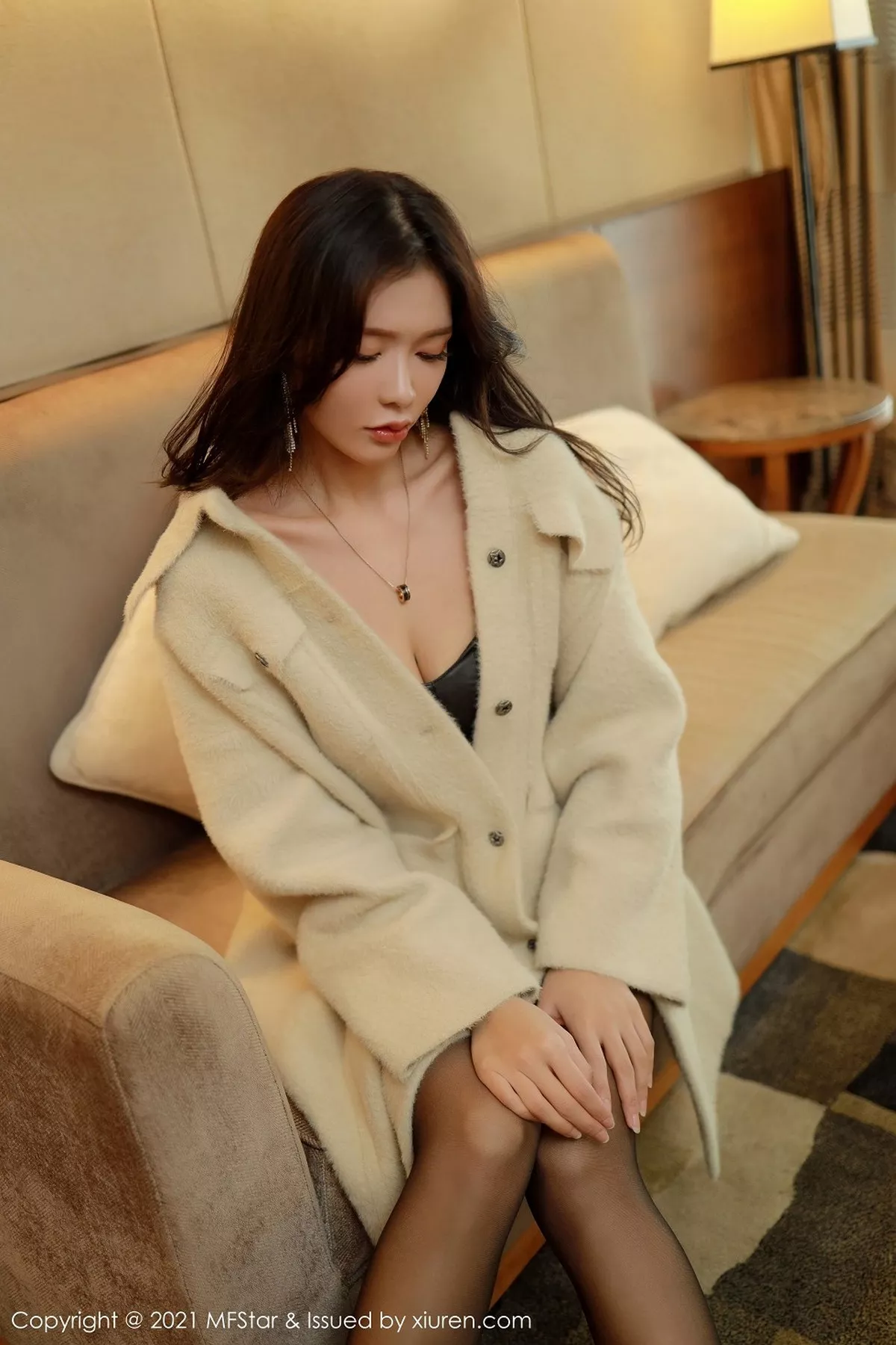 秀人集.com_[MFStar模范学院]Vol.445_嫩模娜比私房黑色情趣皮衣配无内黑丝裤袜秀翘臀诱惑写真44P