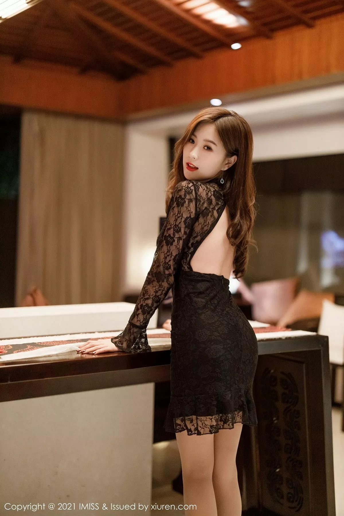 秀人集.com_[IMISS爱蜜社]Vol.546_嫩模杨紫嫣Cynthia私房床上半脱露超薄肉丝极致诱惑写真55P