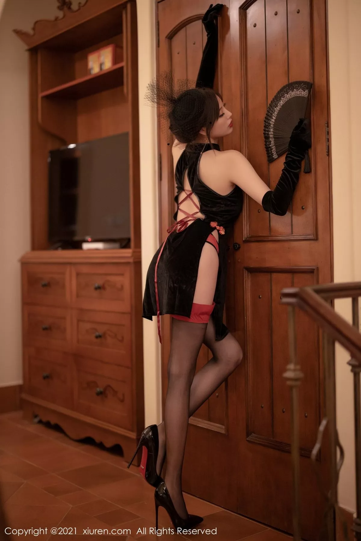 秀人集.com_[XiuRen秀人网]No.3041_女神杨晨晨sugar古韵黑色贵妇装主题黑丝裤袜秀美腿诱惑写真55P