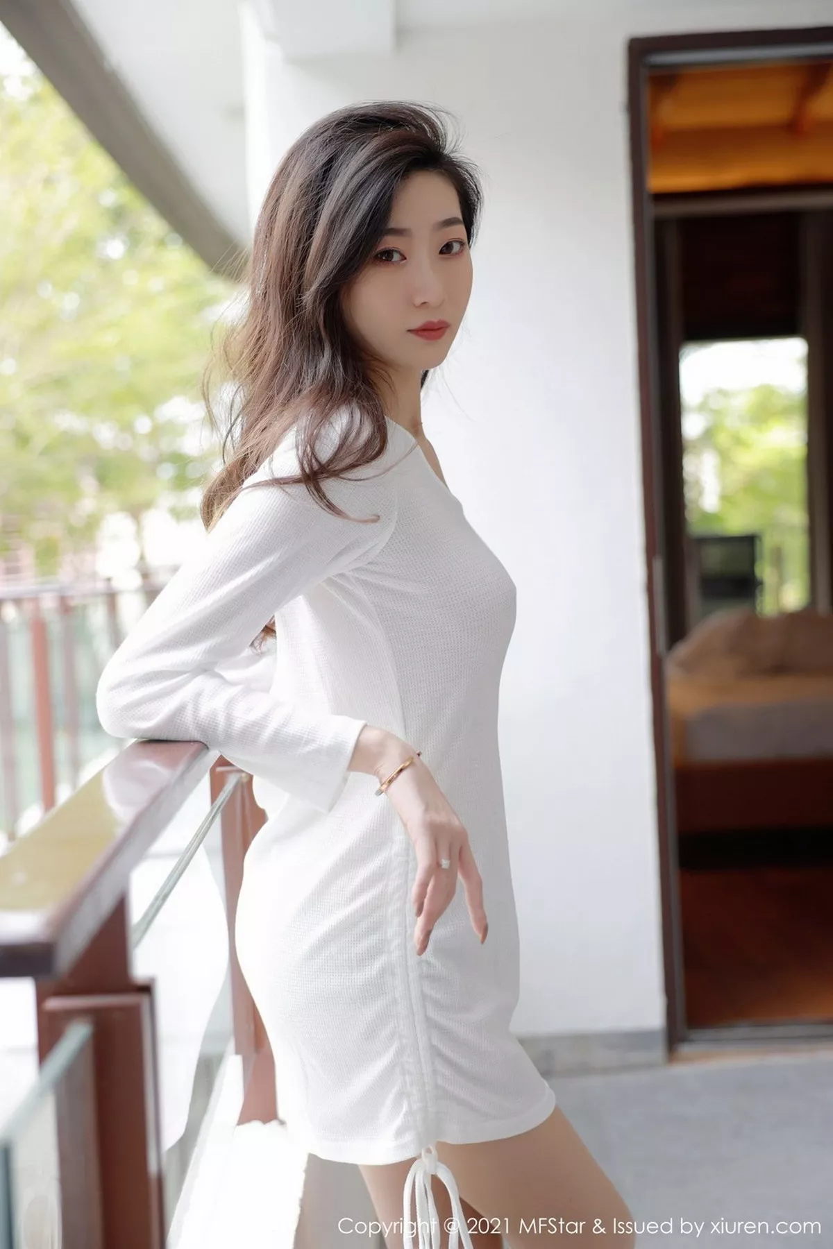 秀人集.com_[MFStar模范学院]Vol.446_嫩模安琪Yee三亚旅拍薄透白色上衣配朦胧肉丝袜极致魅惑写真50P