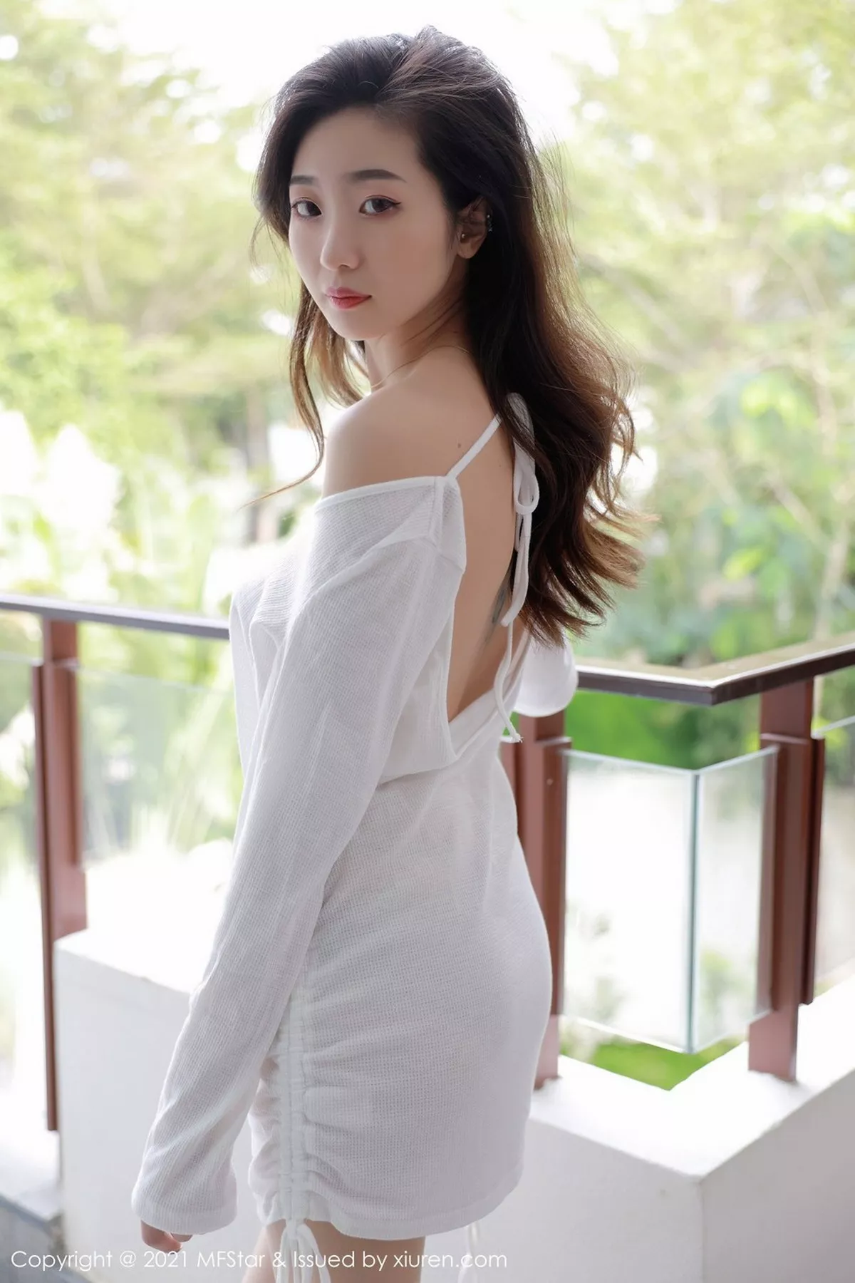 秀人集.com_[MFStar模范学院]Vol.446_嫩模安琪Yee三亚旅拍薄透白色上衣配朦胧肉丝袜极致魅惑写真50P