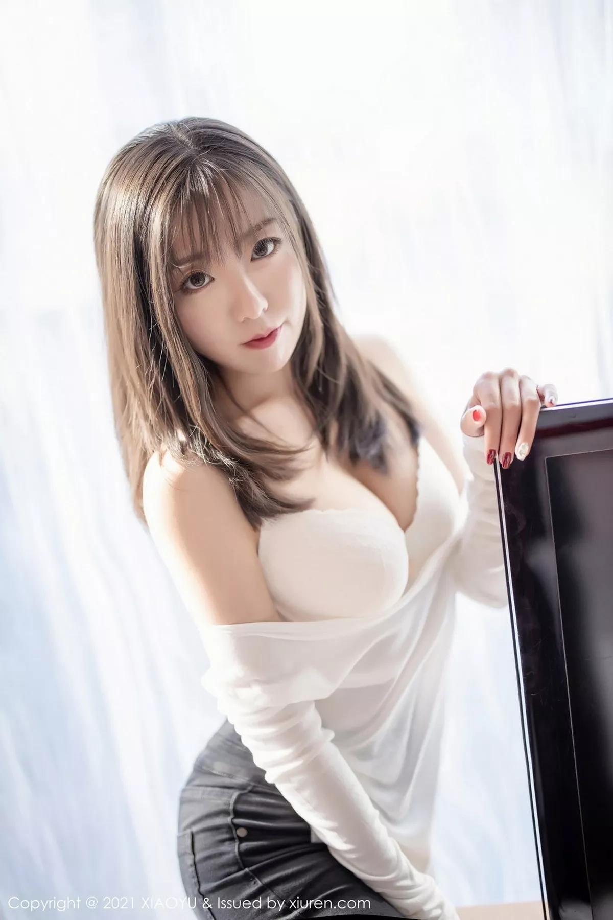 秀人集.com_[XiaoYu画语界]Vol.458_嫩模蜜桃酱私房脱紧身牛仔裤露无内肉丝裤袜秀翘臀诱惑写真62P