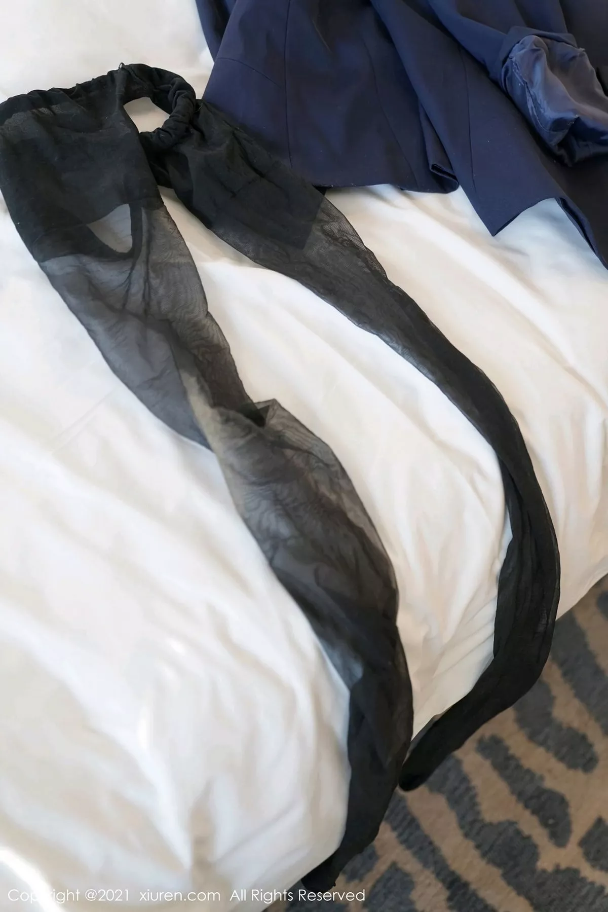 秀人集.com_[XiuRen秀人网]No.3043_嫩模玉兔miki职场秘书OL剧情主题开档黑丝裤袜秀翘臀诱惑写真80P