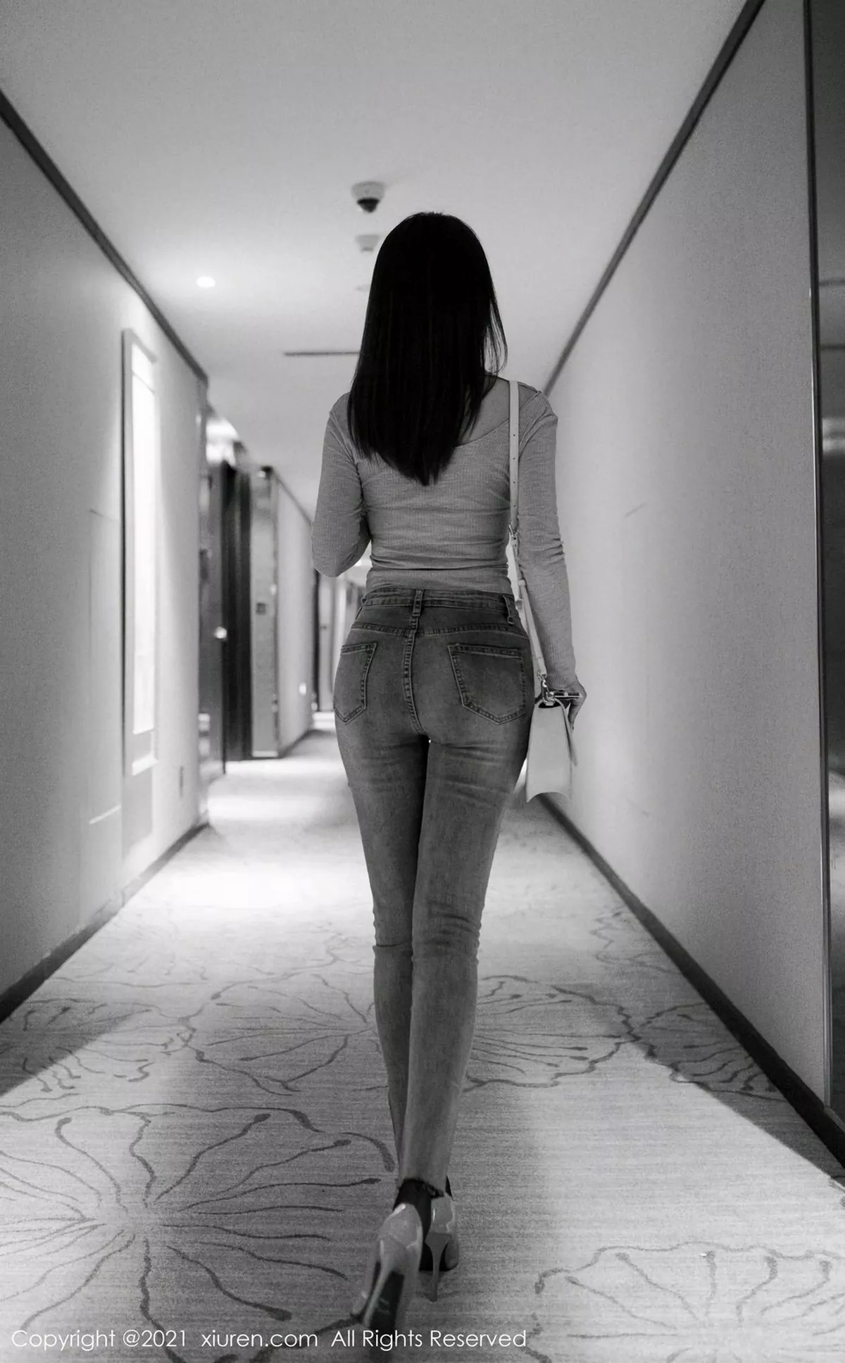 秀人集.com_[XiuRen秀人网]No.3053_嫩模周慕汐baby粉色上衣配牛仔裤半脱露黑丝裤袜诱惑写真86P