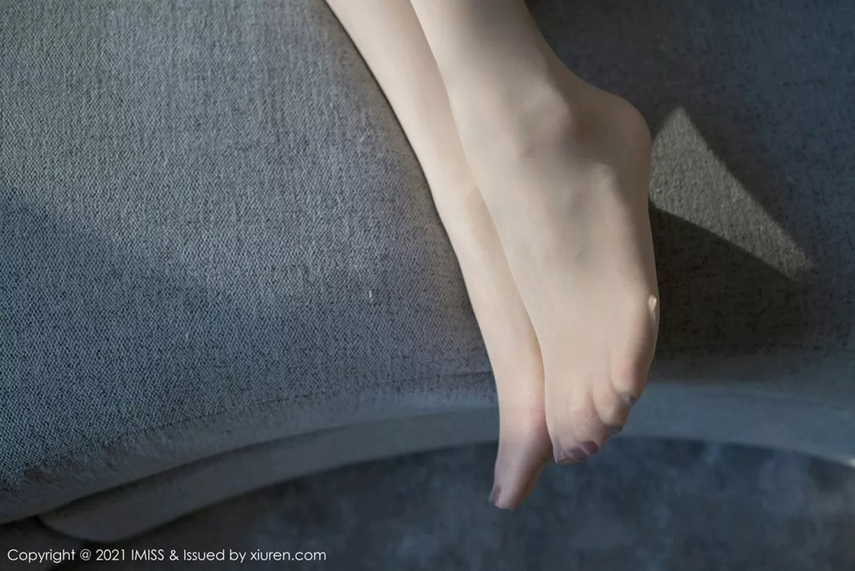 秀人集.com_[IMISS爱蜜社]Vol.548_气质女神Lavinia肉肉私房脱职业OL装肉丝裤袜秀翘臀诱惑写真58P