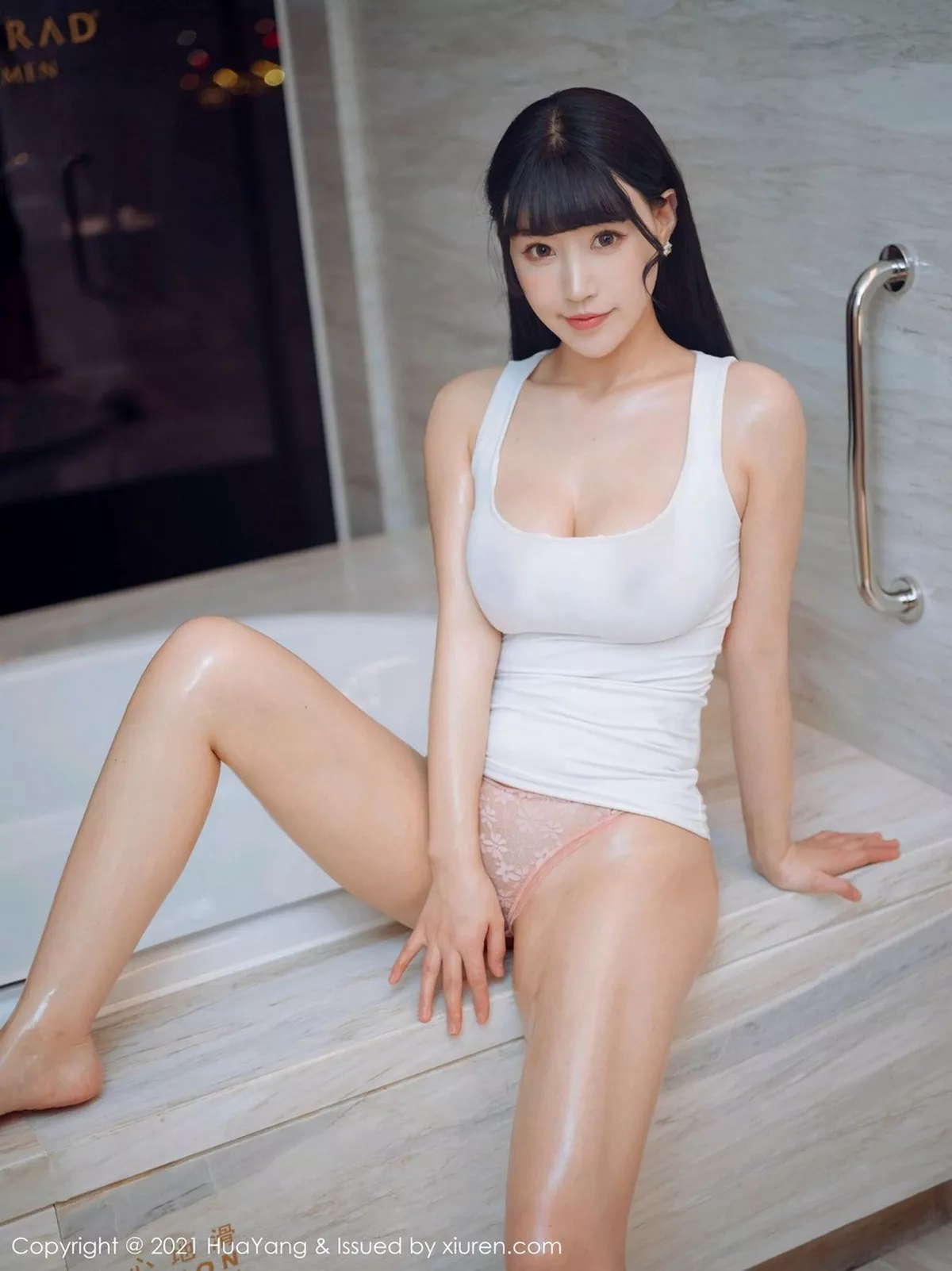 秀人集.com_[HuaYang花漾]Vol.360_女神朱可儿Flower厦门旅拍白色低胸服饰秀凹凸惹火身材诱惑写真63P