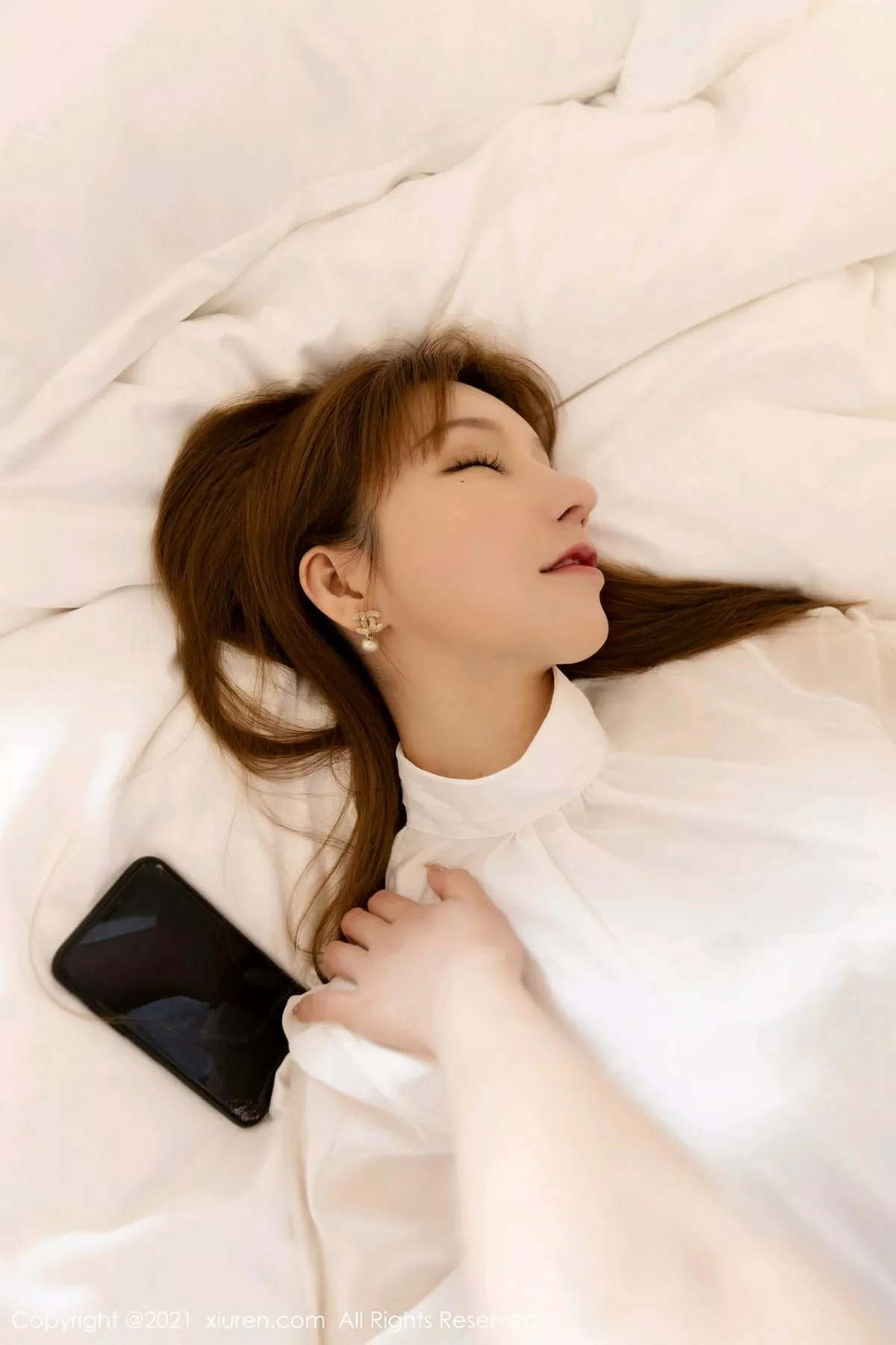 秀人集.com_[XiuRen秀人网]No.3063_女神周于希Sandy厦门旅拍剧情人妻主题半脱露火辣身材诱惑写真122P