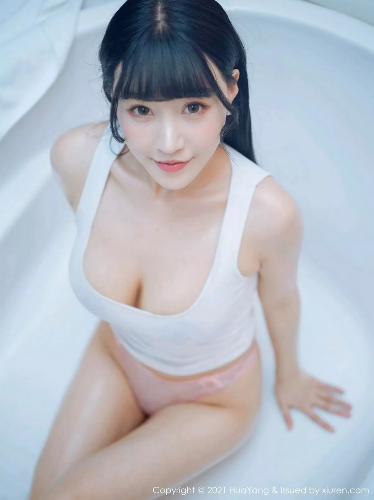 秀人集.com_[HuaYang花漾]Vol.360_女神朱可儿Flower厦门旅拍白色低胸服饰秀凹凸惹火身材诱惑写真63P