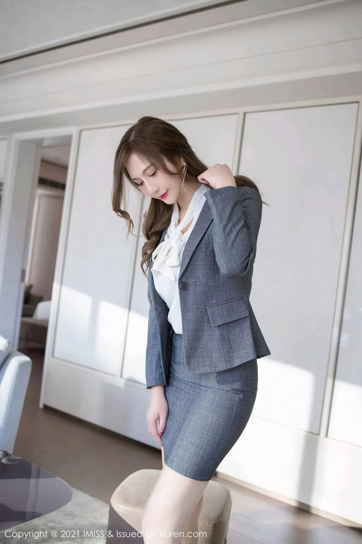 秀人集.com_[IMISS爱蜜社]Vol.548_气质女神Lavinia肉肉私房脱职业OL装肉丝裤袜秀翘臀诱惑写真58P