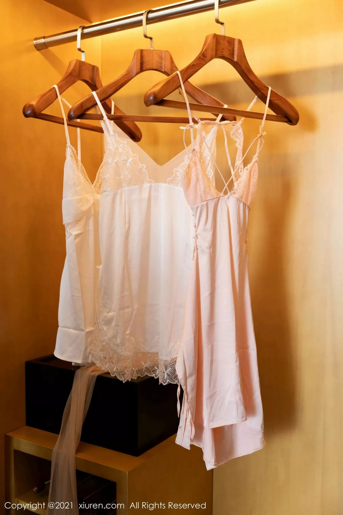 秀人集.com_[XiuRen秀人网]No.3063_女神周于希Sandy厦门旅拍剧情人妻主题半脱露火辣身材诱惑写真122P