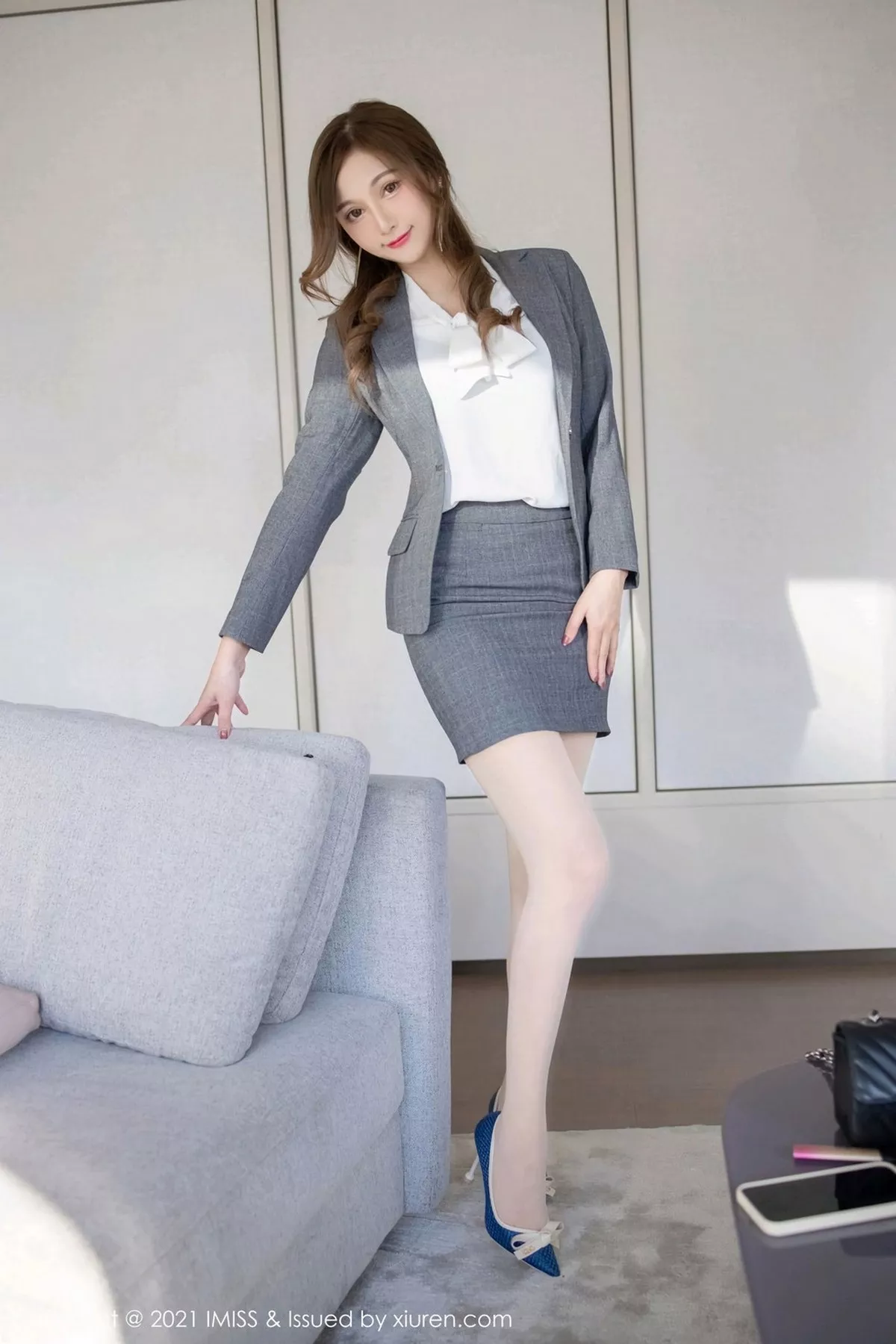 秀人集.com_[IMISS爱蜜社]Vol.548_气质女神Lavinia肉肉私房脱职业OL装肉丝裤袜秀翘臀诱惑写真58P