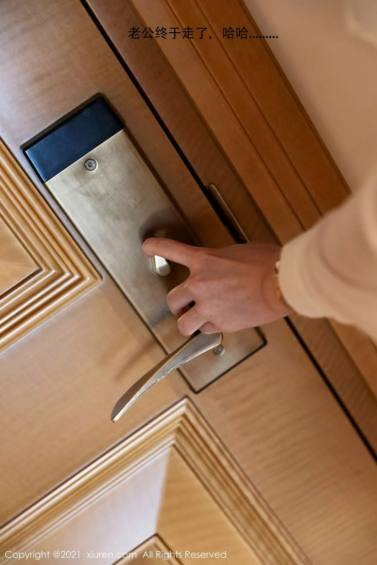 秀人集.com_[XiuRen秀人网]No.3063_女神周于希Sandy厦门旅拍剧情人妻主题半脱露火辣身材诱惑写真122P