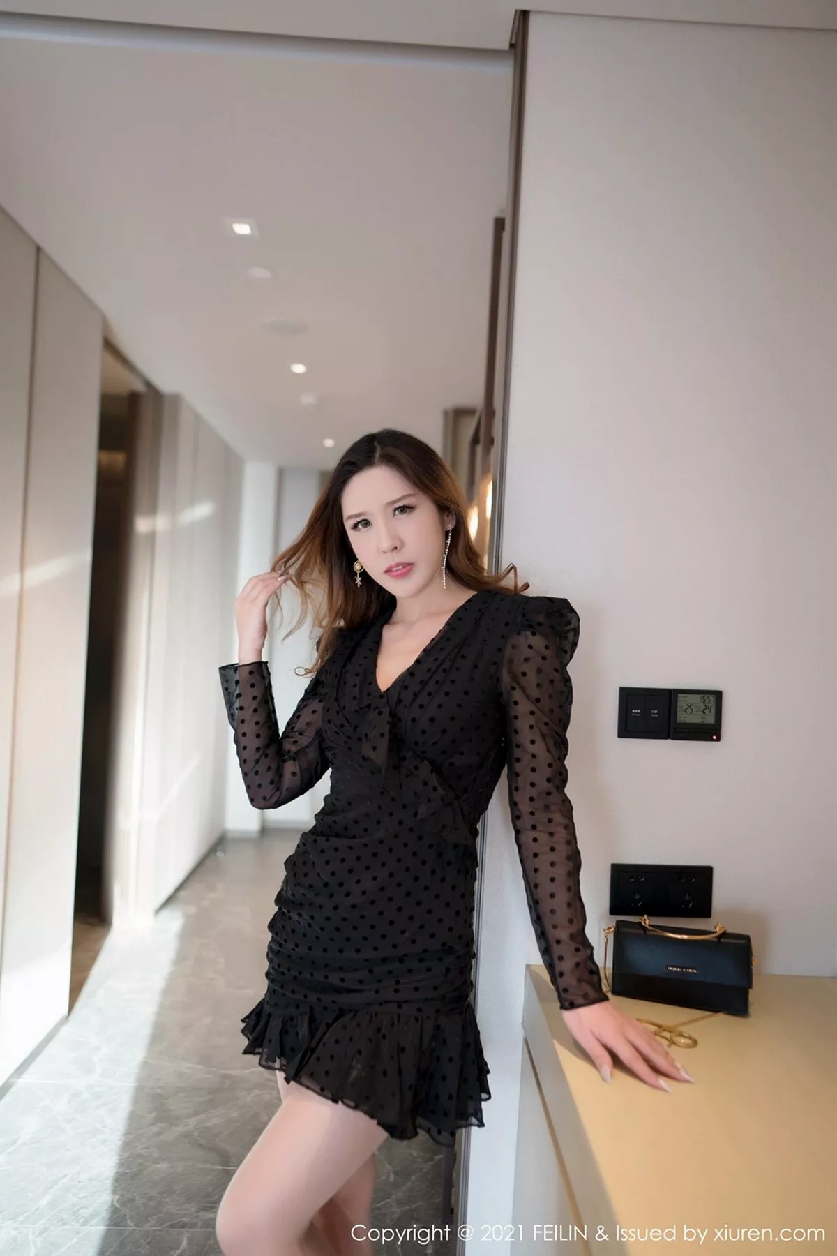 秀人集.com_[FeiLin嗲囡囡]VOL.373_嫩模Isabelle贵贵私房狂野豹纹内衣秀完美身材迷人诱惑写真43P